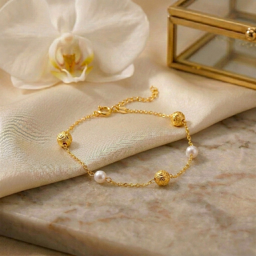 Pulseira Dourada 24k Elo Português com Pérolas e Esferas Vazadas