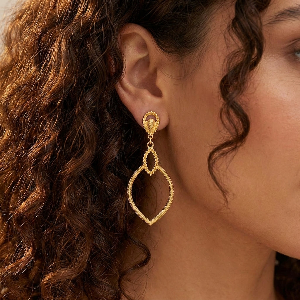 Brinco Dourado 24K Luxo Gota de Gala