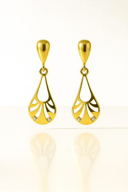 Brinco Gota Vazado com Detalhe de Cristal Folheado a Ouro