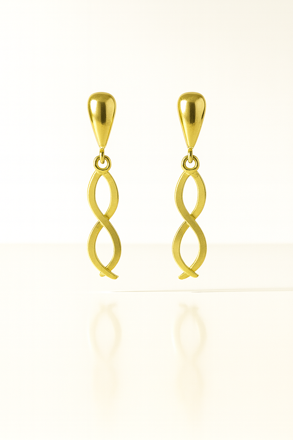 Brinco Infinity Folheado a Ouro