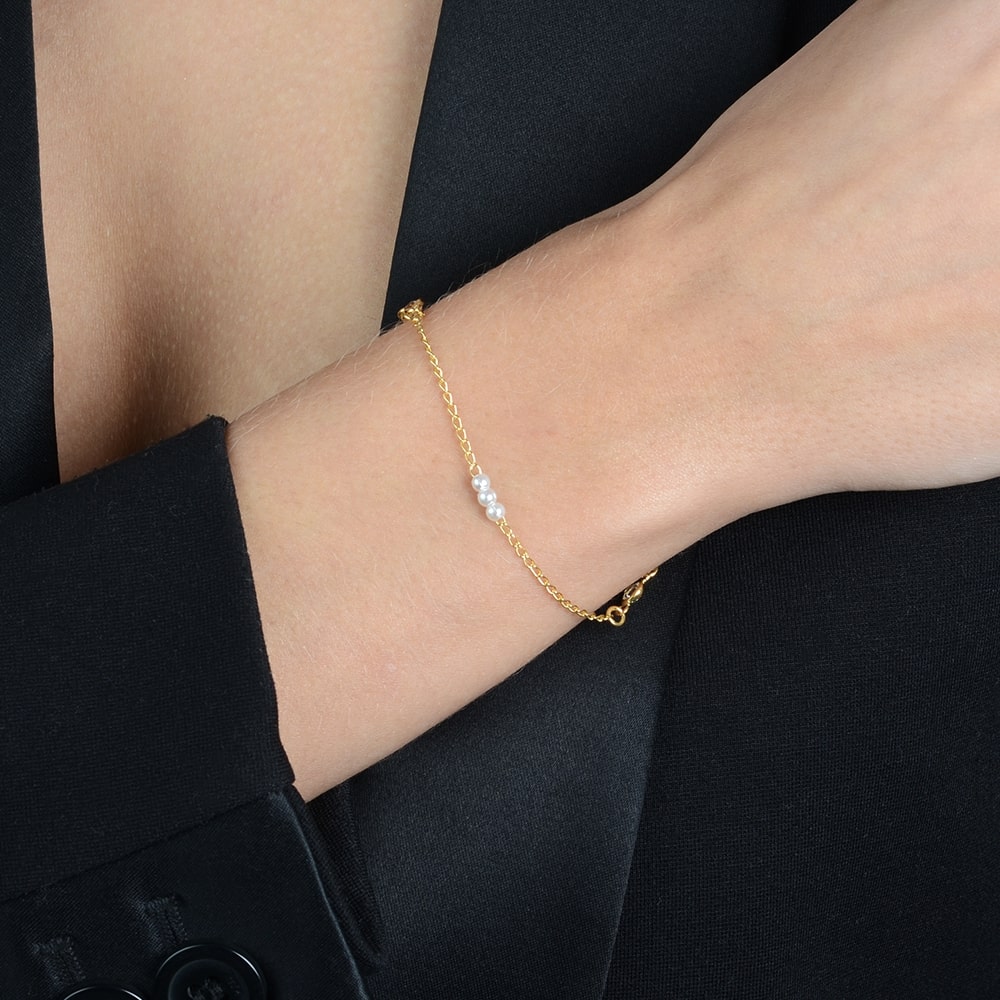 Pulseira Dourada de Pérolas com Ponto de Luz - Galeria