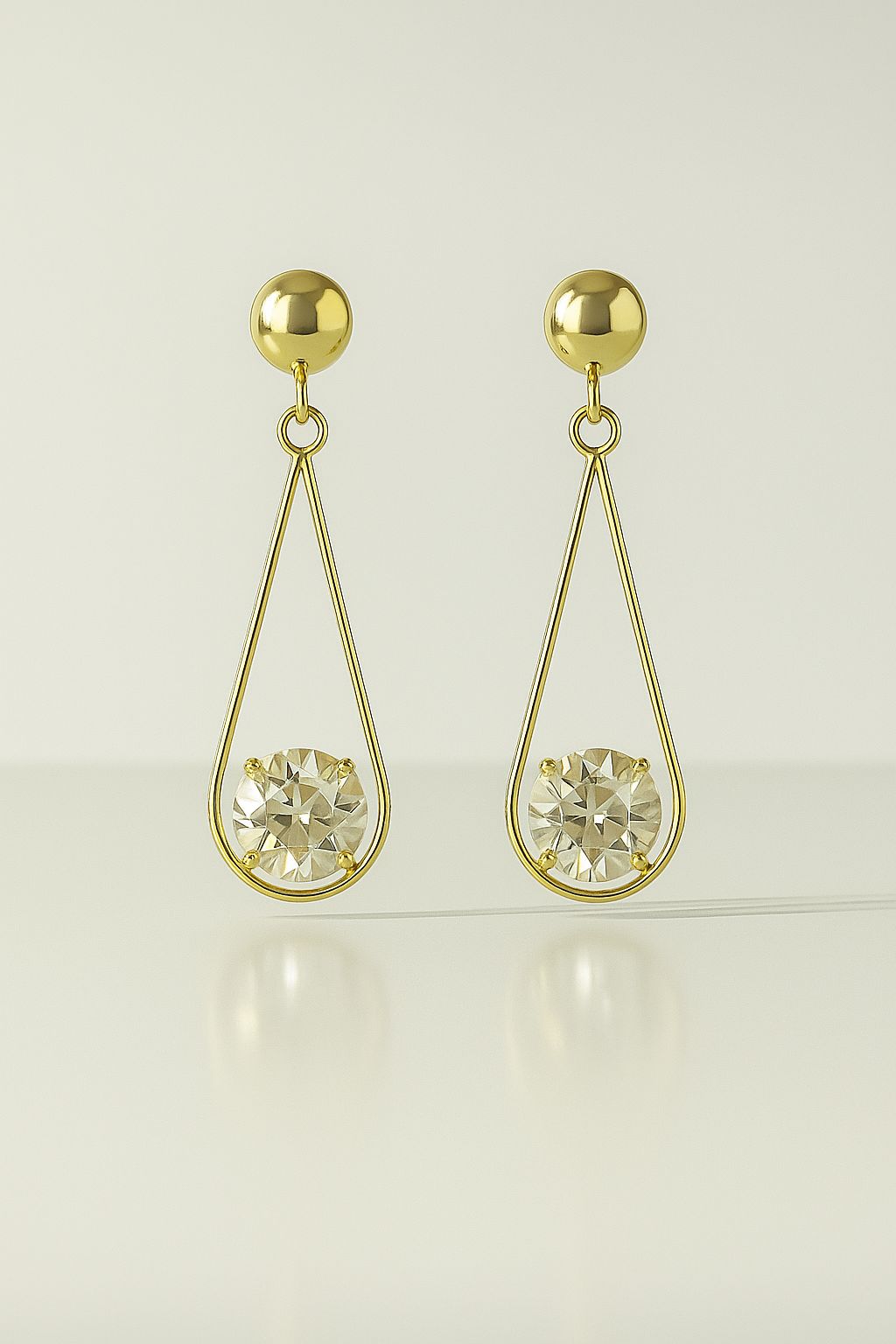 Brinco Folheado a Ouro com Zircônia