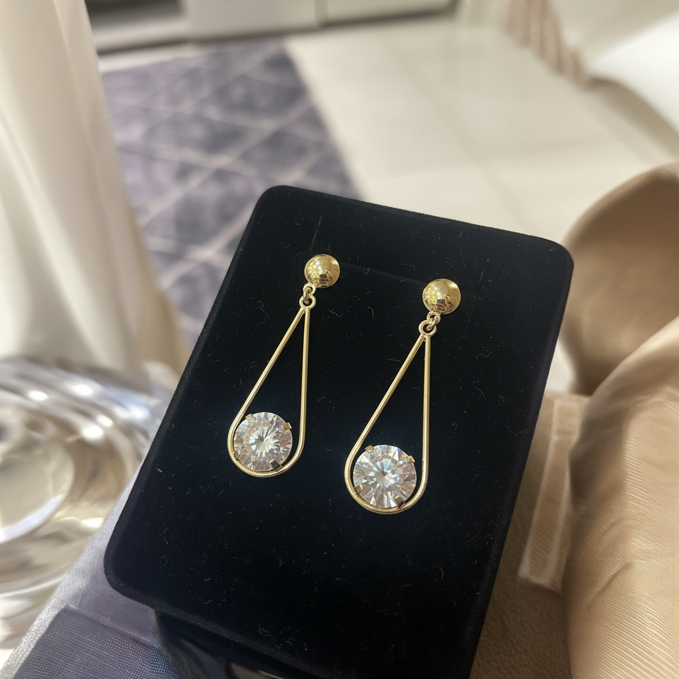 Brinco Folheado a Ouro com Zircônia