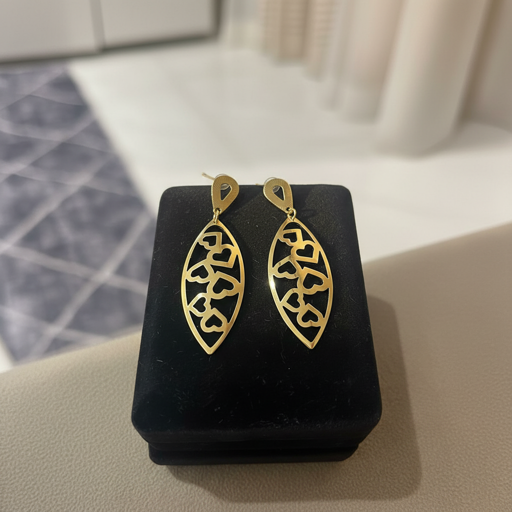 Brinco Folheado a Ouro Grife Corações