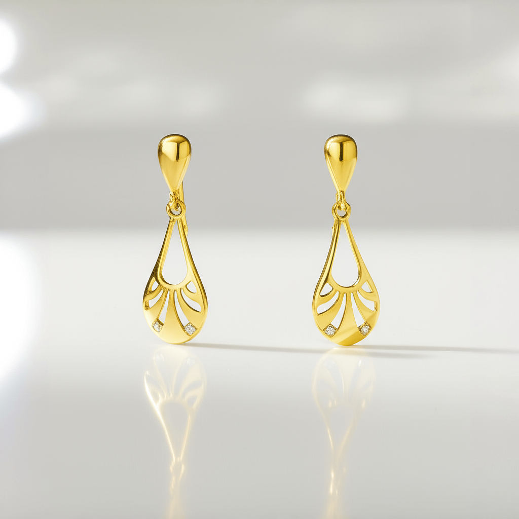 Brinco Gota Vazado com Detalhe de Cristal Folheado a Ouro