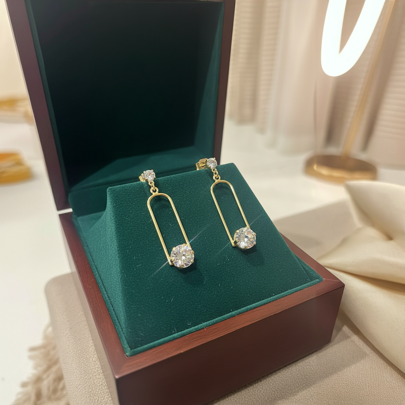 Brinco Folheado a Ouro com zircônia II